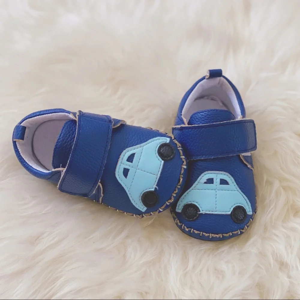 Non slip infant shoes with cars